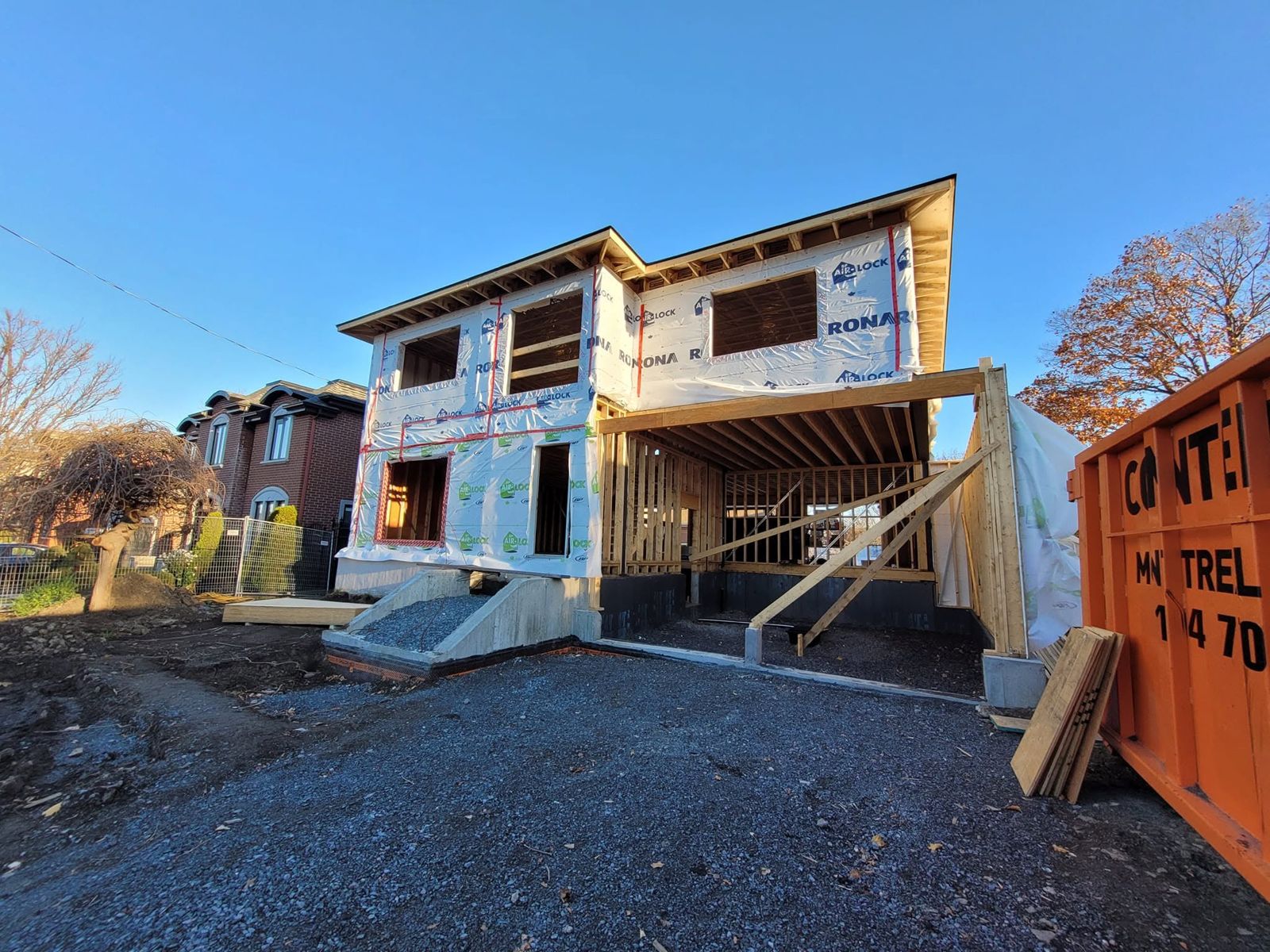Maison neuve avec pare-air, prête pour le revêtement