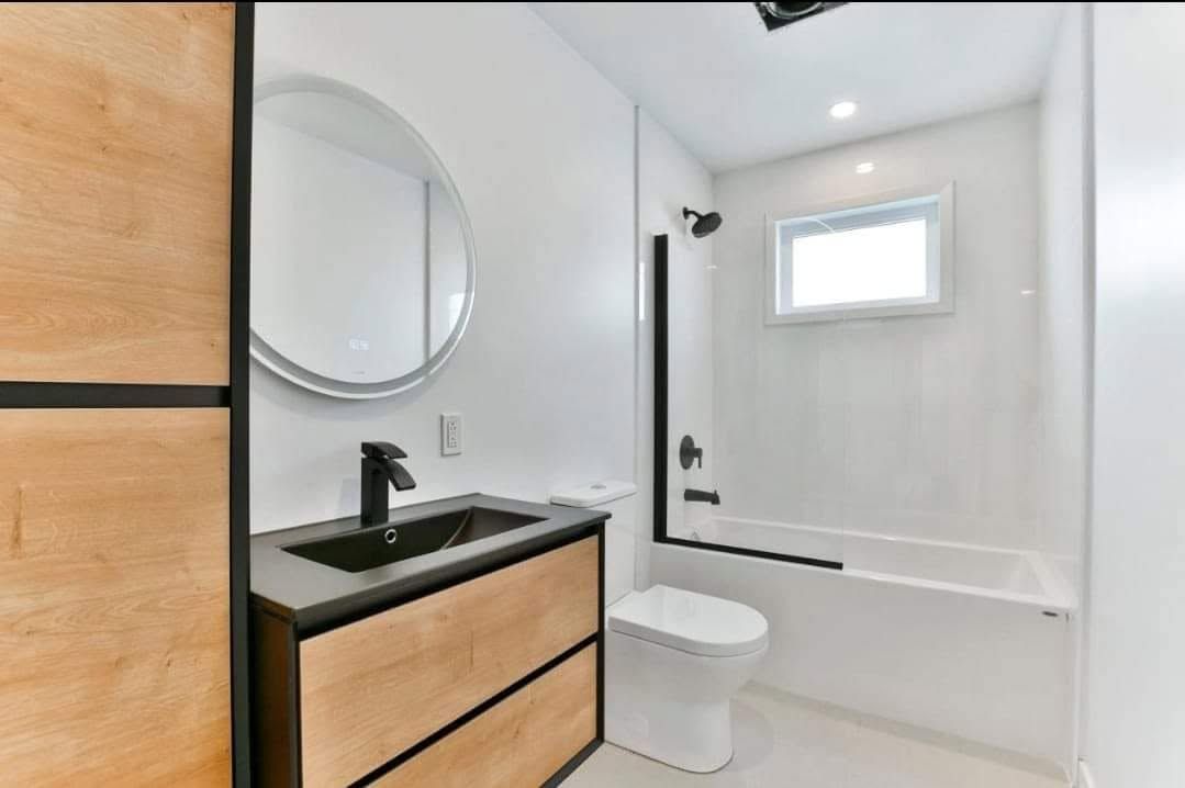 Vanité en bois et noir avec miroir rond
